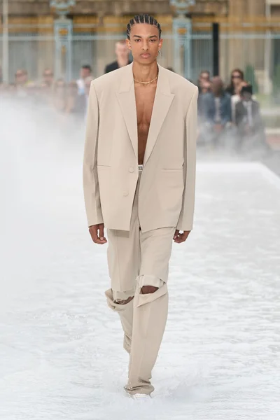 Look 49
